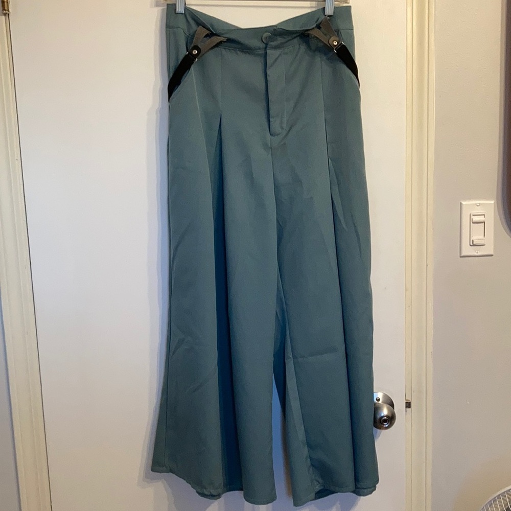 Wide leg trousers
